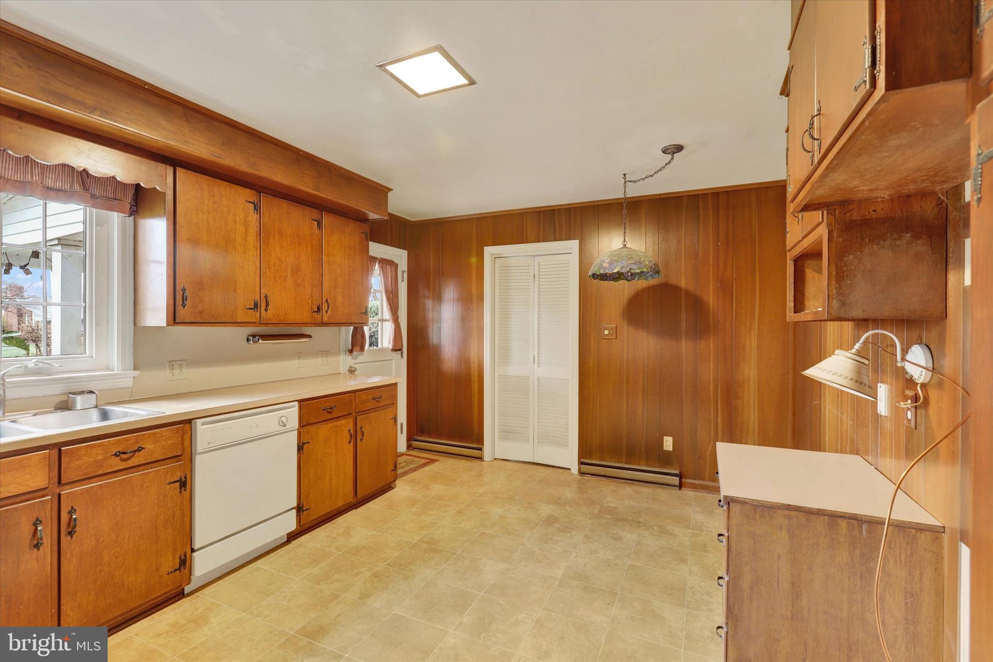 HALLWOOD HEIGHTS - Residential