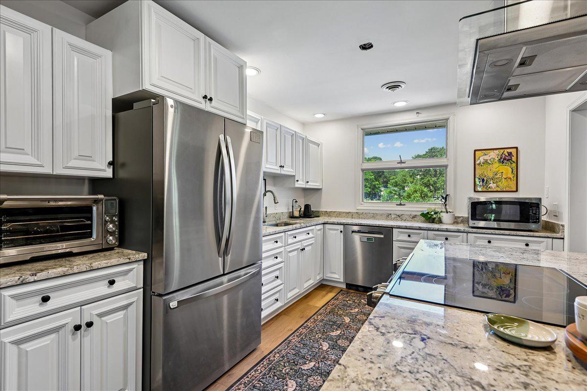 AVALON SHORES - Residential