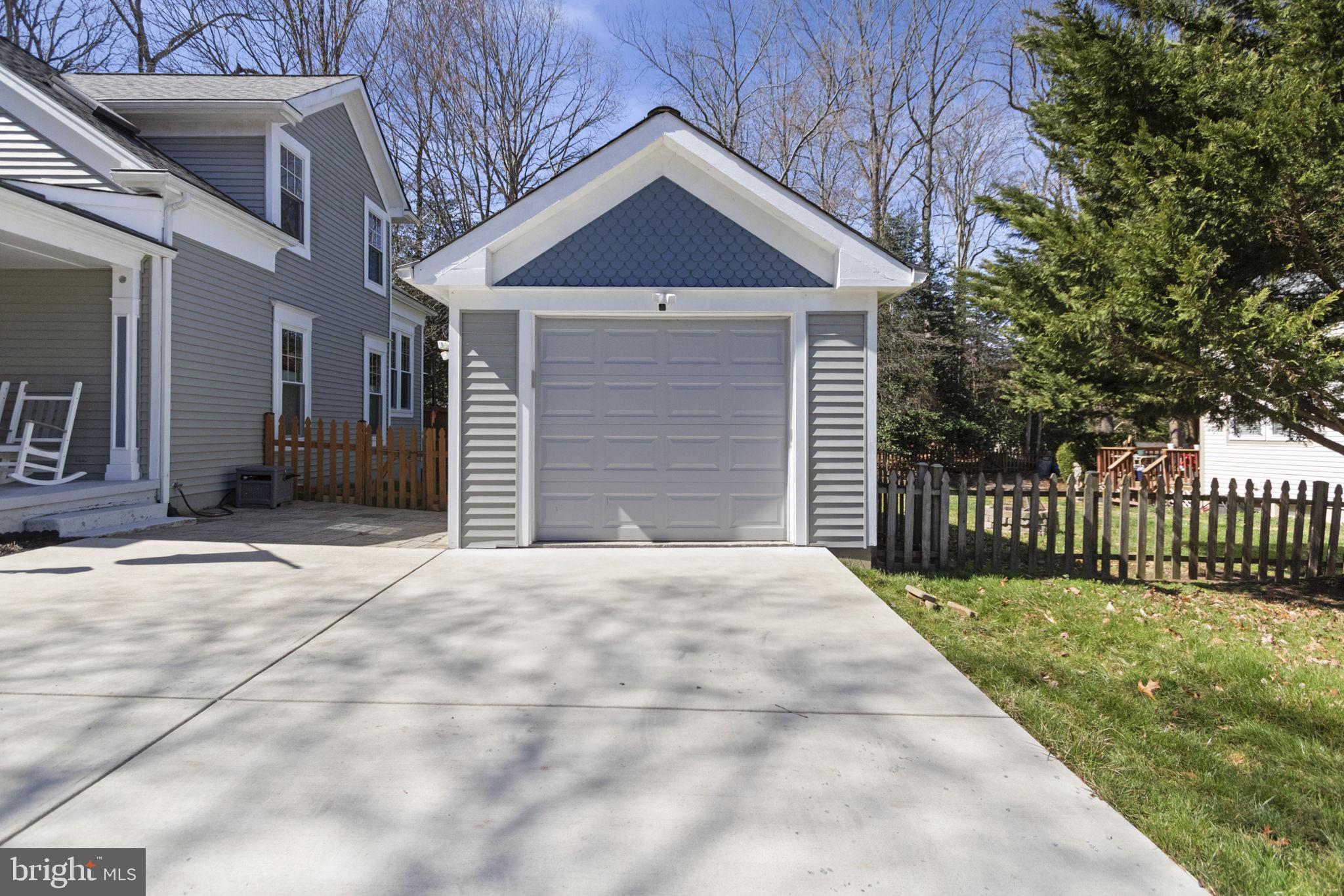 LAKE RIDGE - Residential