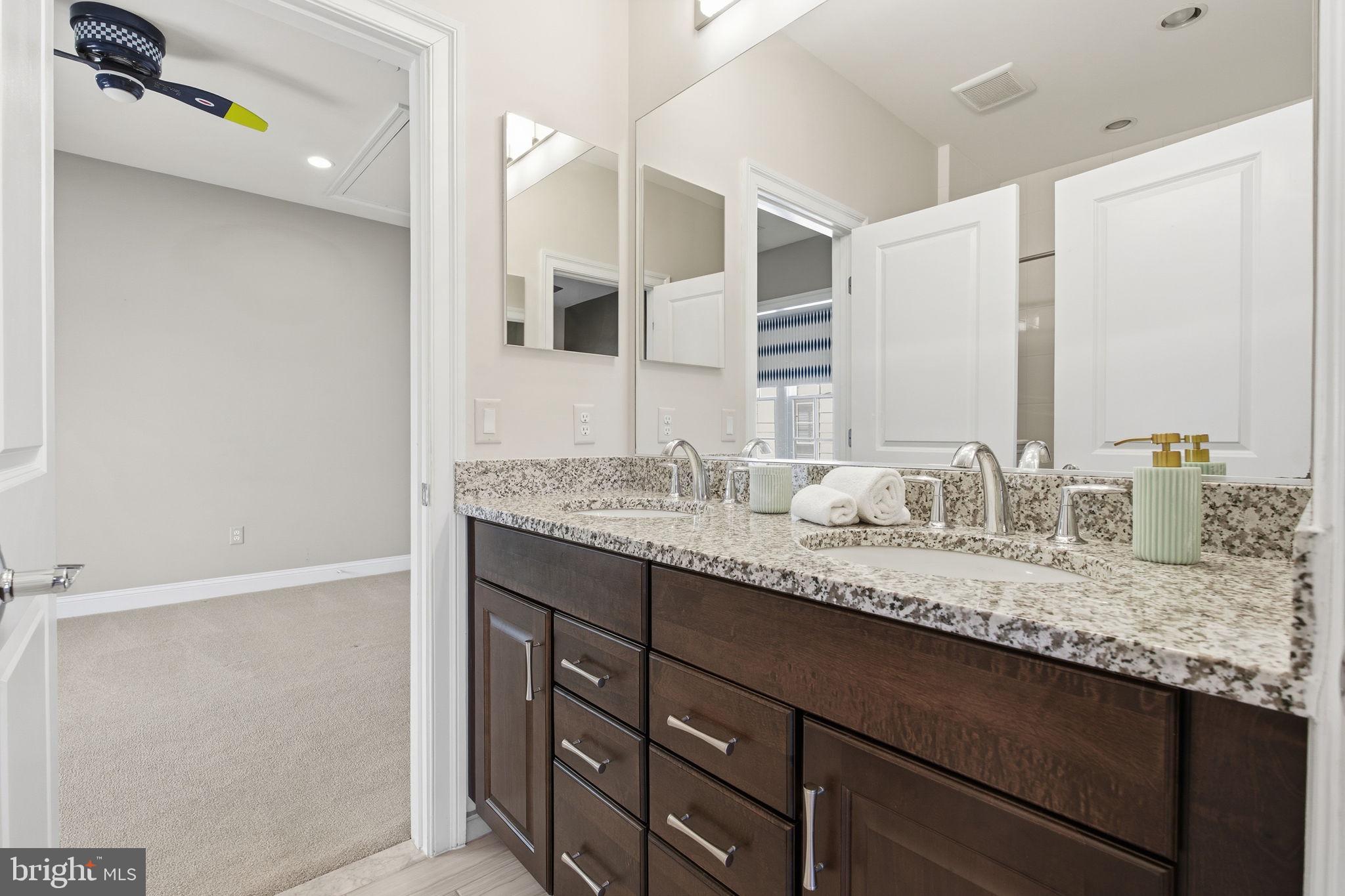 BETHESDA MEWS - Residential