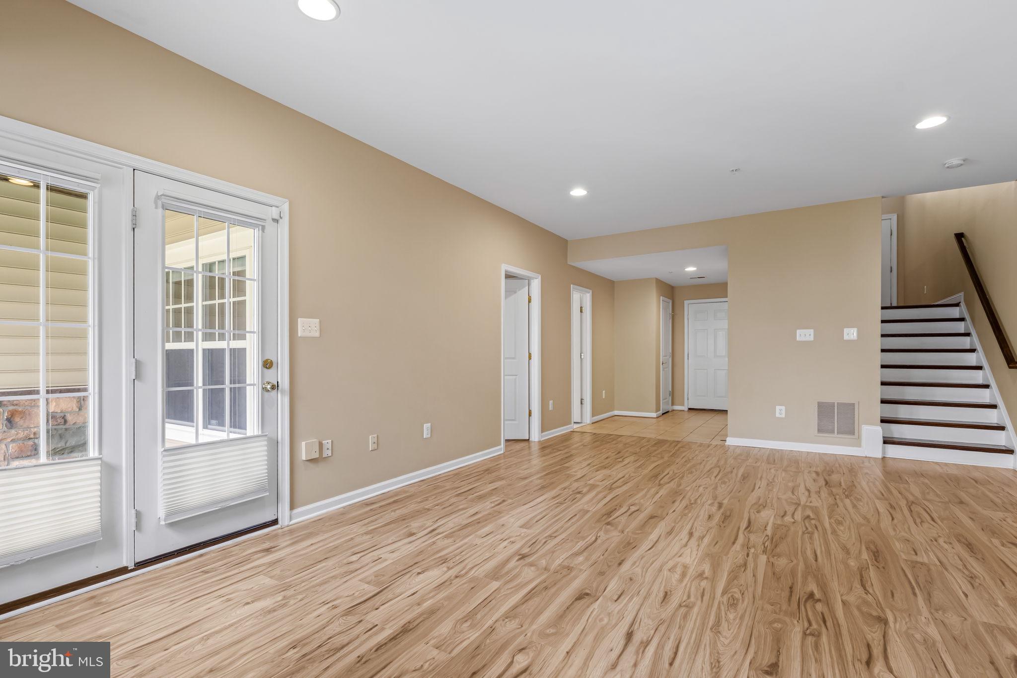STONE LAKE - Residential