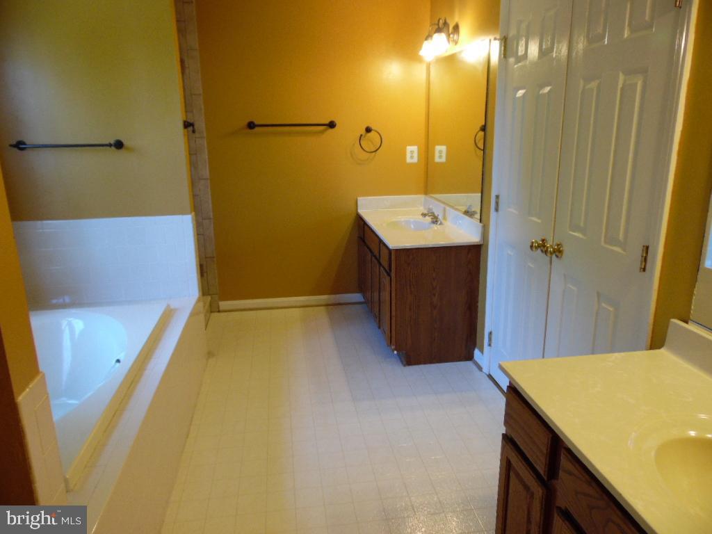 ST CHARLES DORCHESTER - Residential Lease