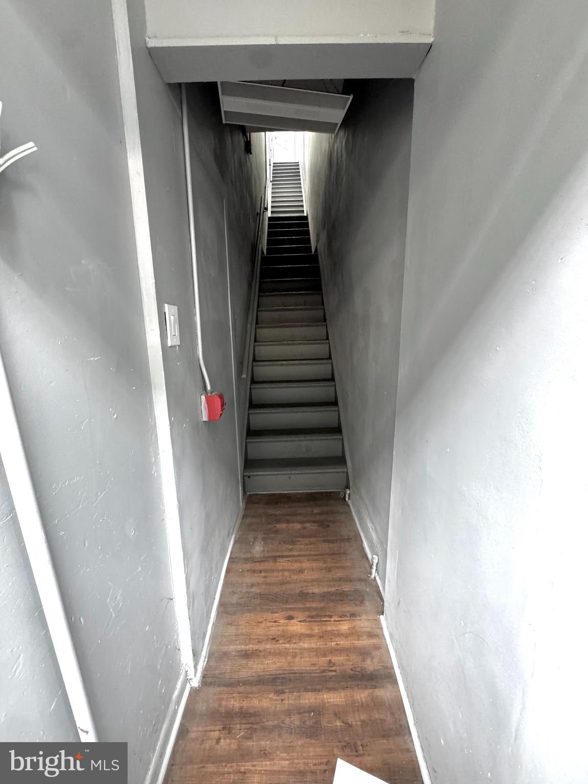FRANKFORD - Commercial Sale