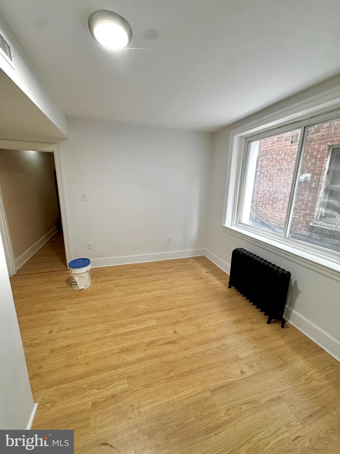 FRANKFORD - Commercial Sale