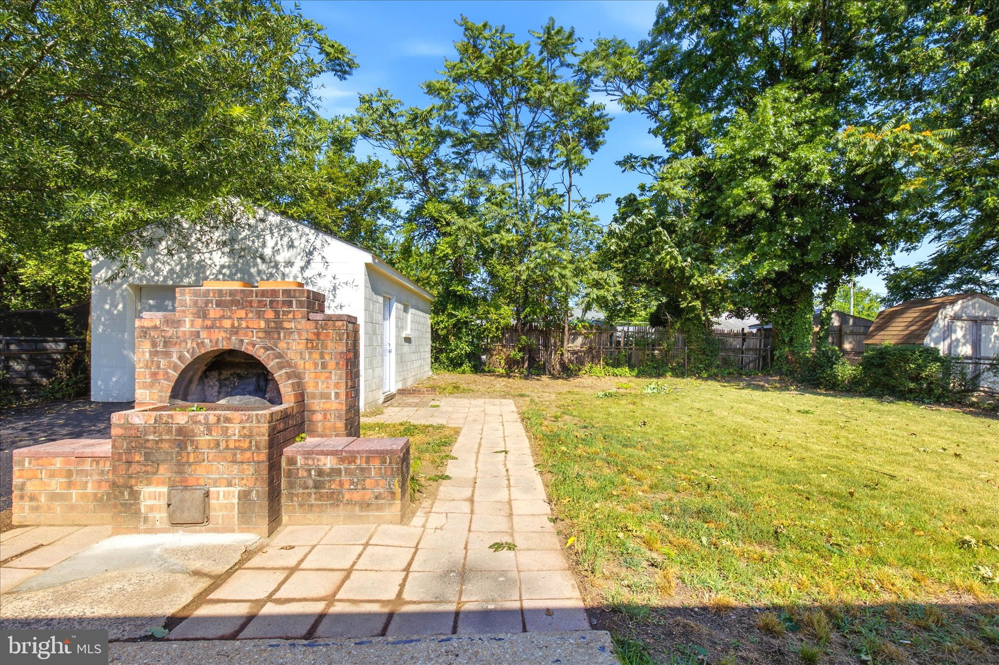NORTH FORESTVILLE - Residential