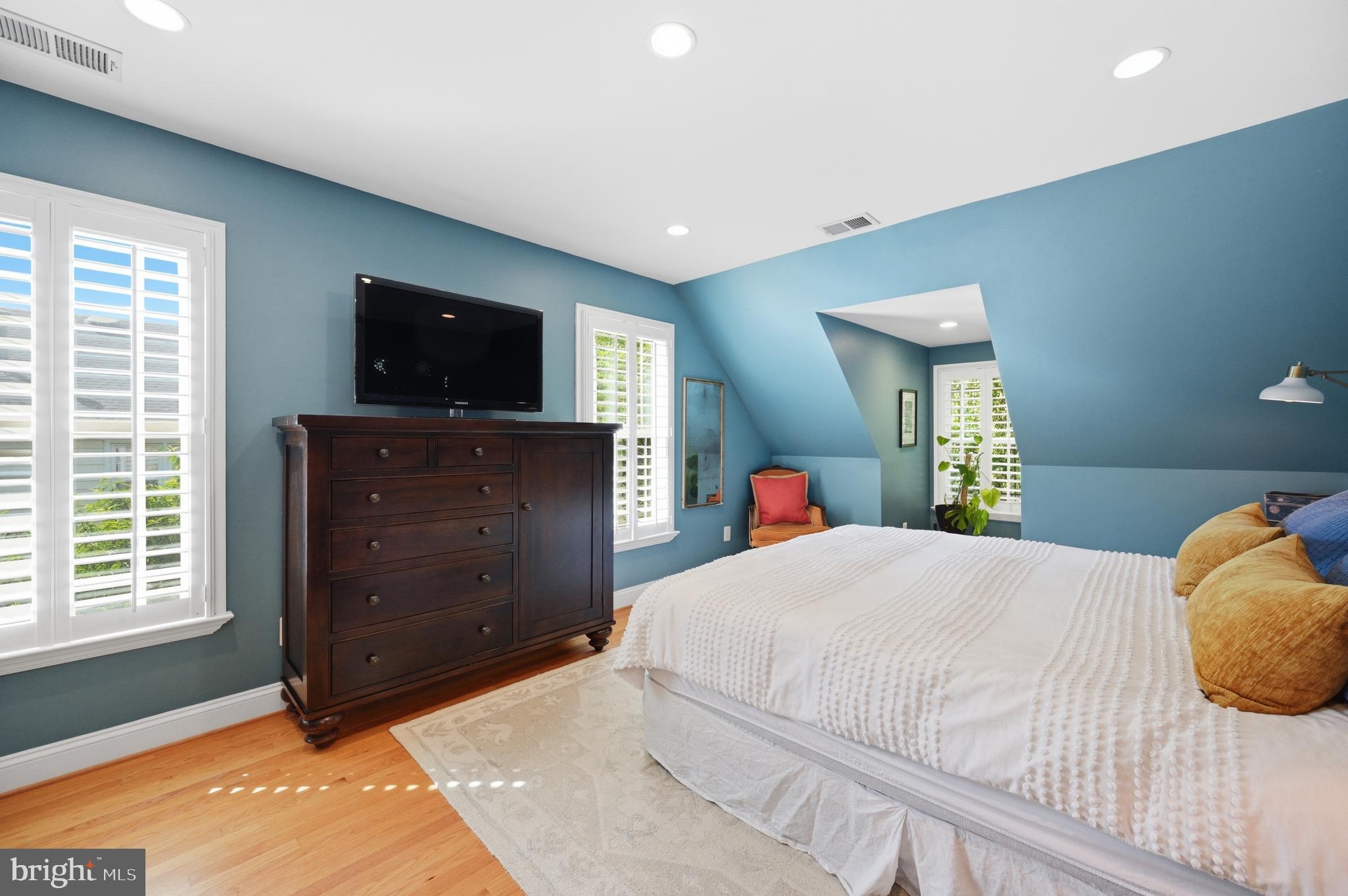 SIGNAL HILL - Residential