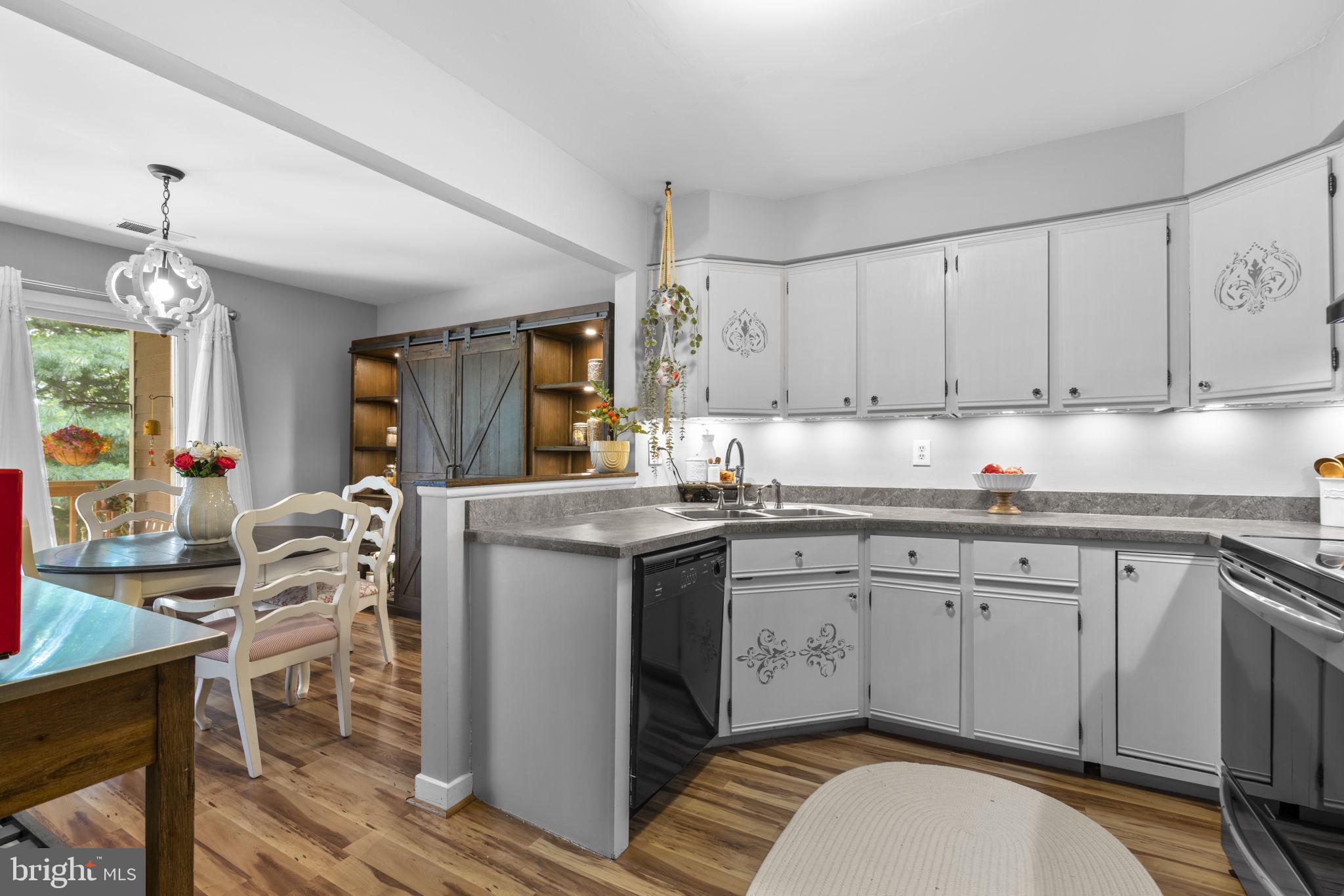 VILLAGE OF OWEN BROWN - Residential