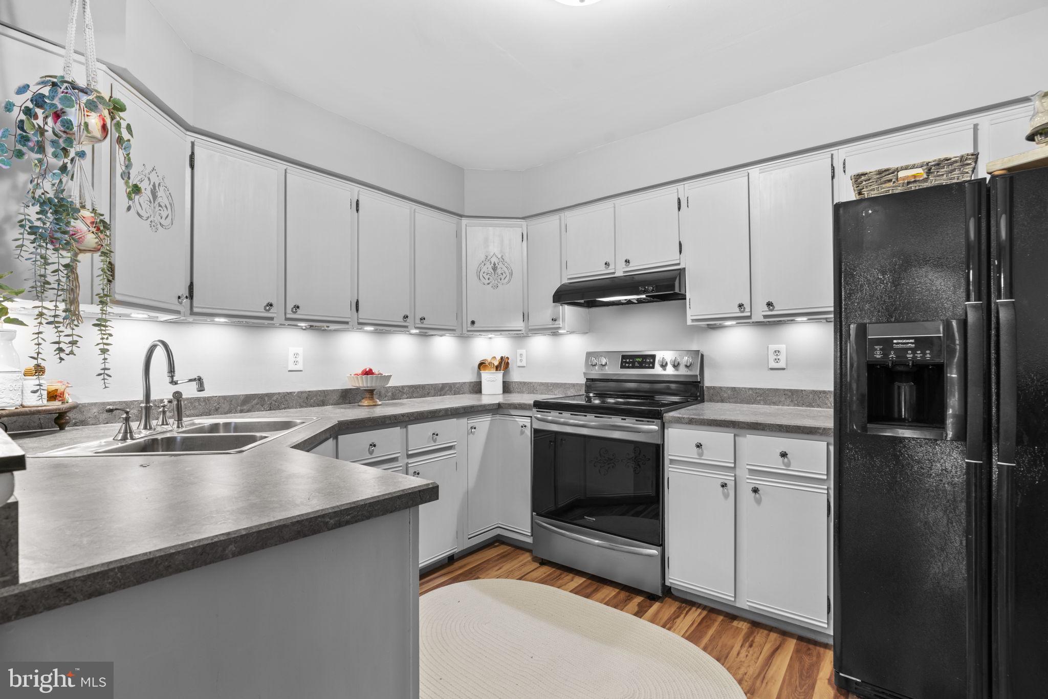 VILLAGE OF OWEN BROWN - Residential