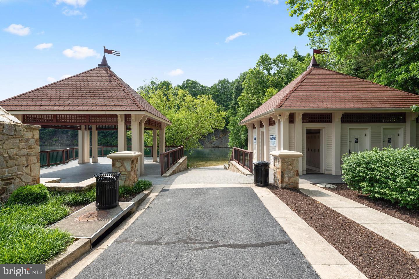 STONE LAKE - Residential