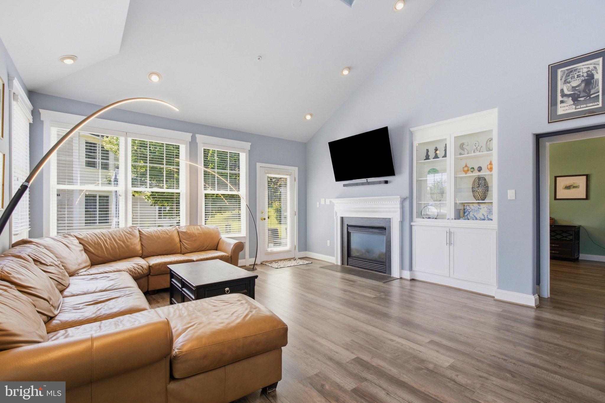 STONE LAKE - Residential