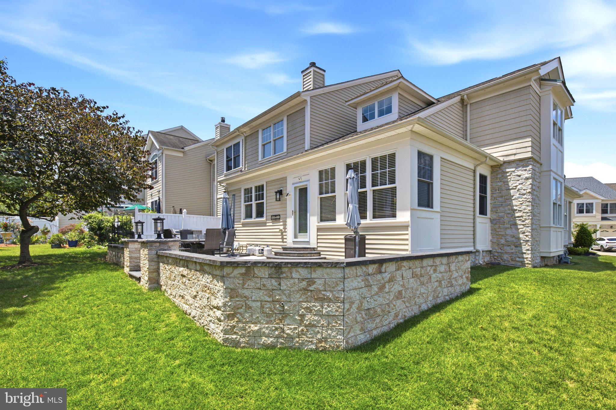 STONE LAKE - Residential