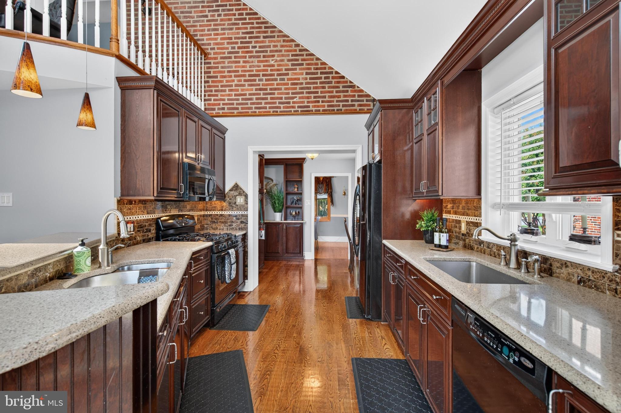 COLONIAL PARK - Residential