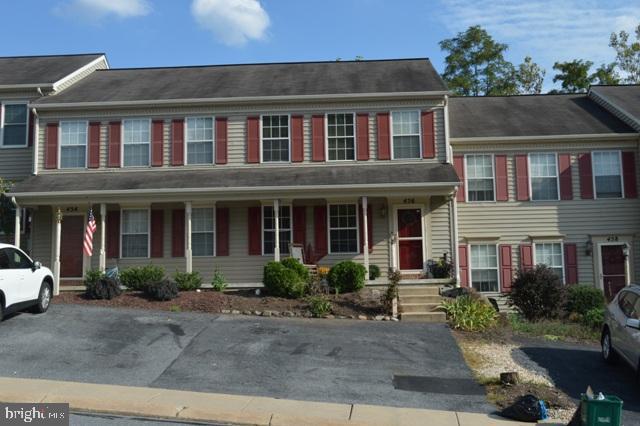 Nice townhome convenient to town and Rt 283! 3 br, 1.5 baths, nicely finished lower level den/office space to get away and stay organized. Comfortable deck. Definitely a must see! Carefree living with no mowing!