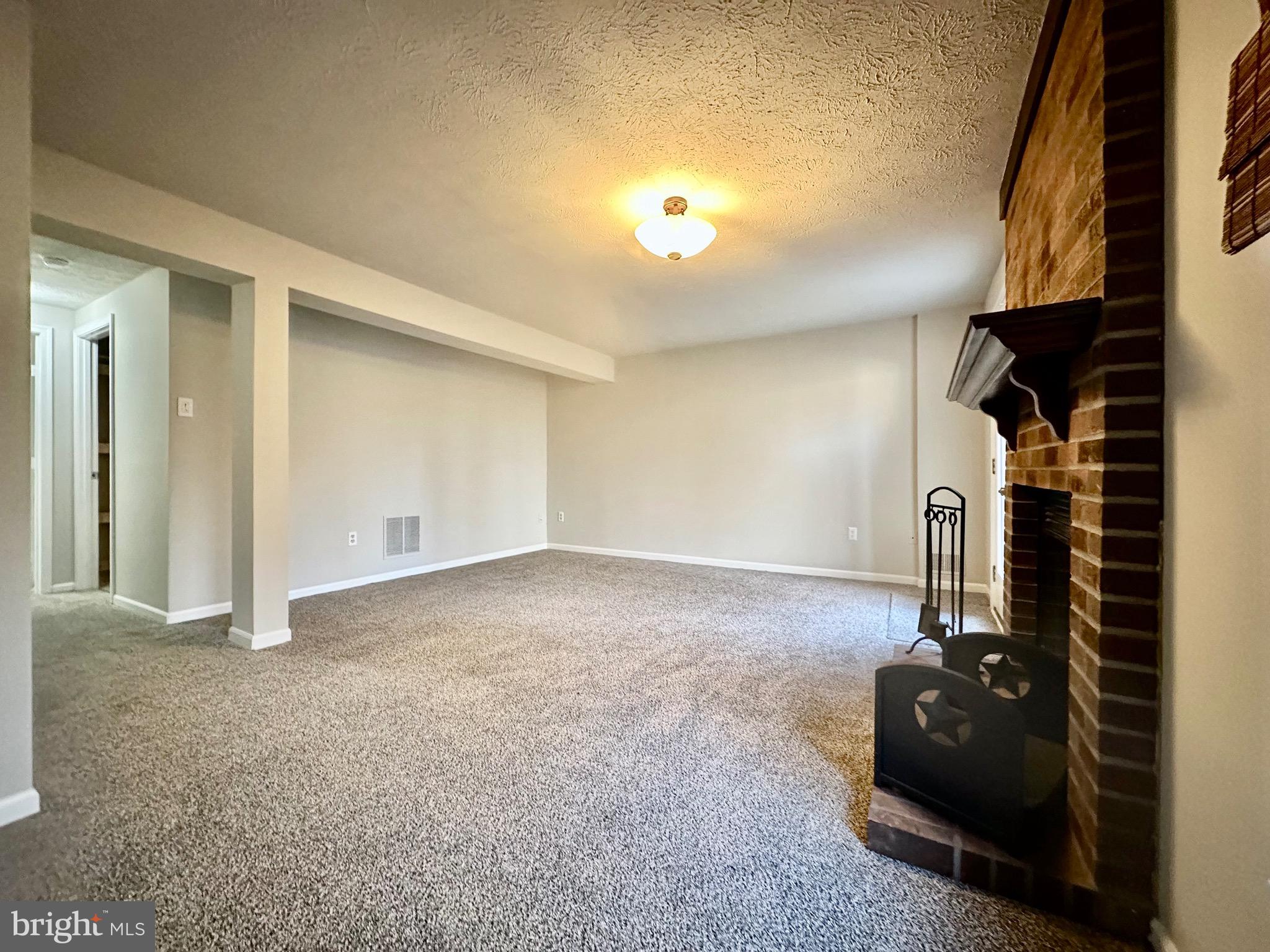 CONSTANT FRIENDSHIP - Residential Lease