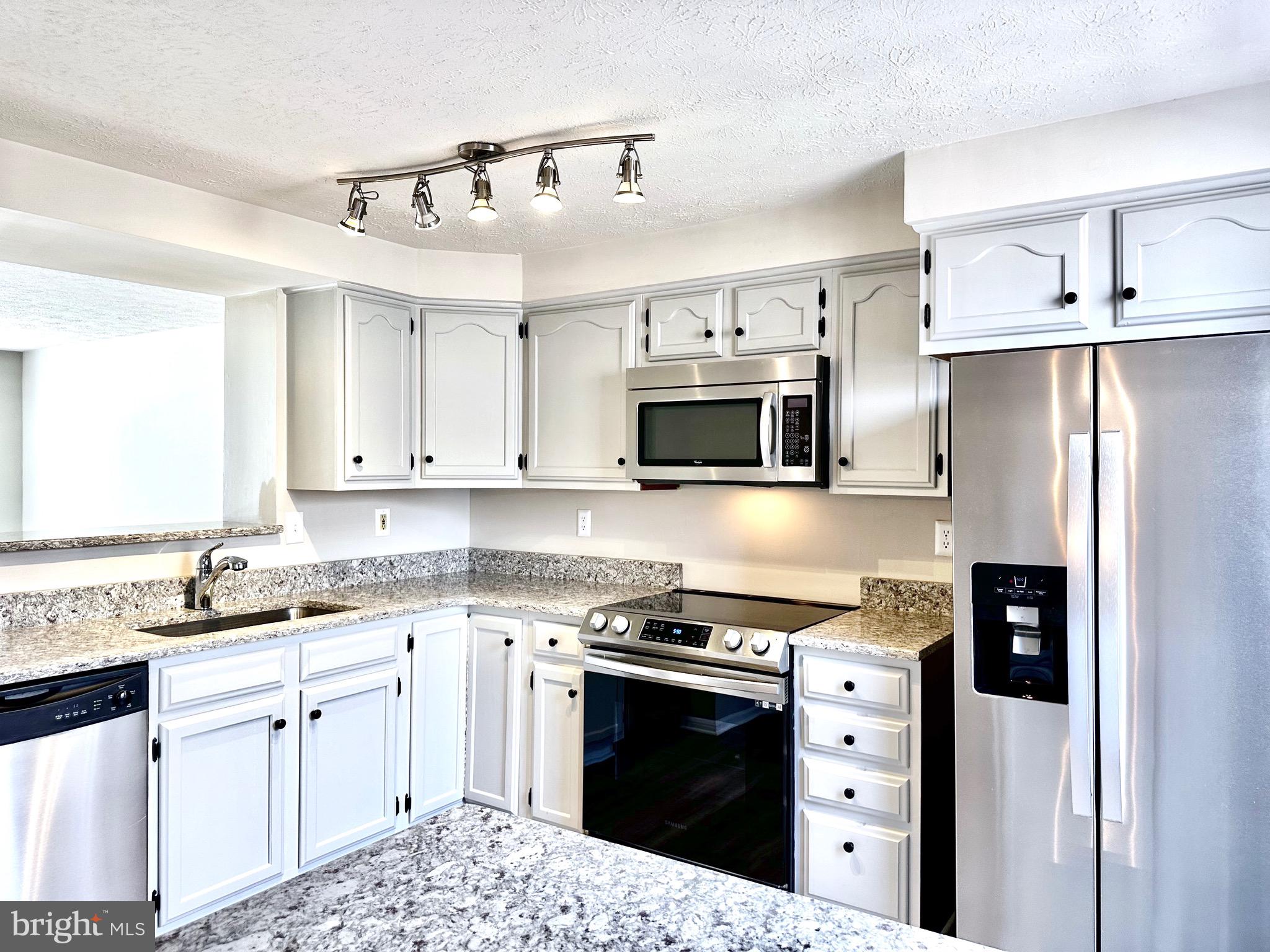CONSTANT FRIENDSHIP - Residential Lease
