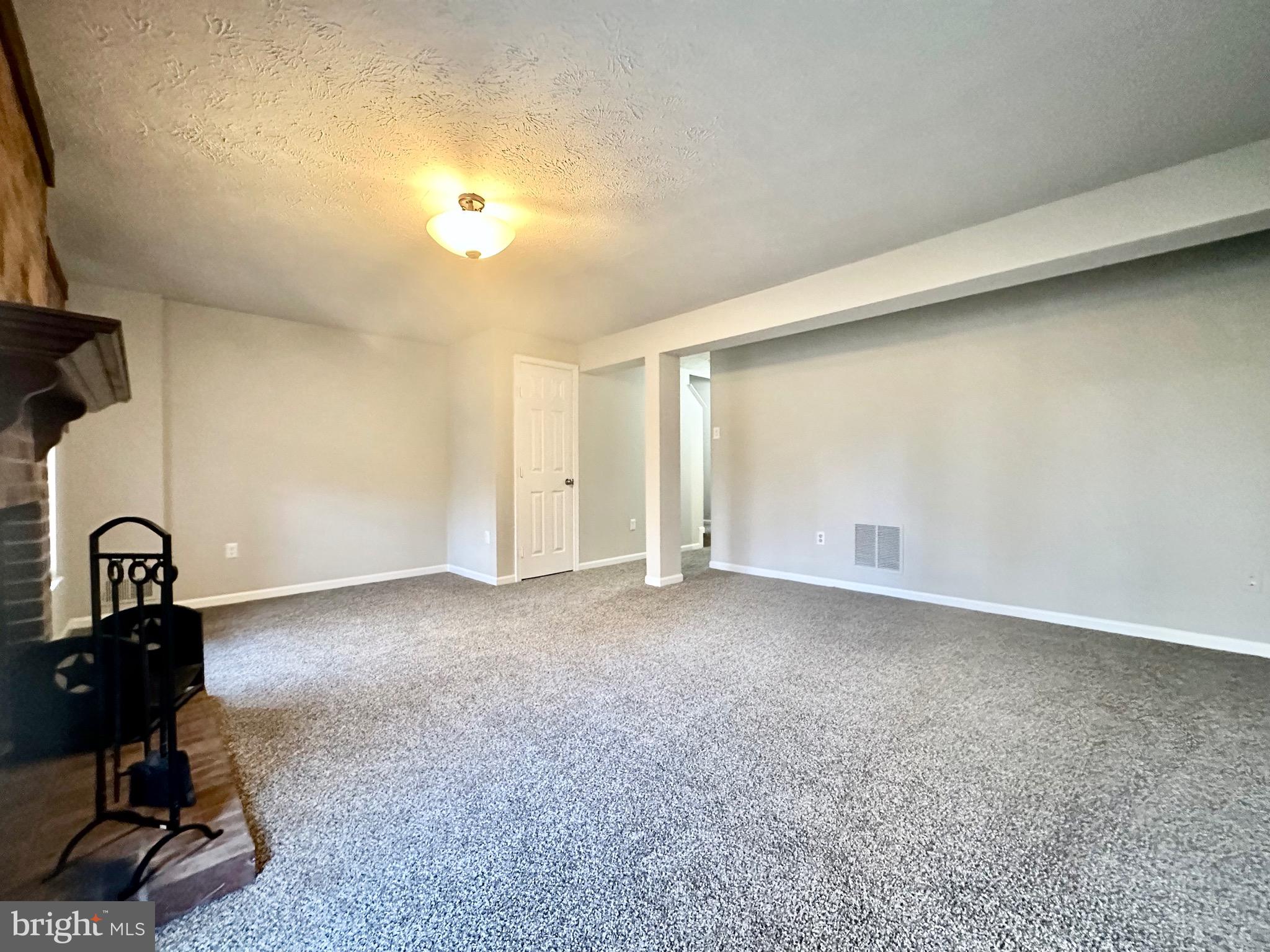 CONSTANT FRIENDSHIP - Residential Lease