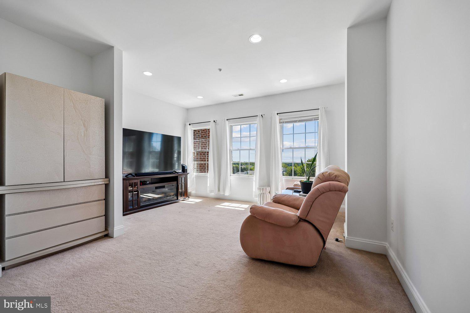 COUNTY VIEW - Residential