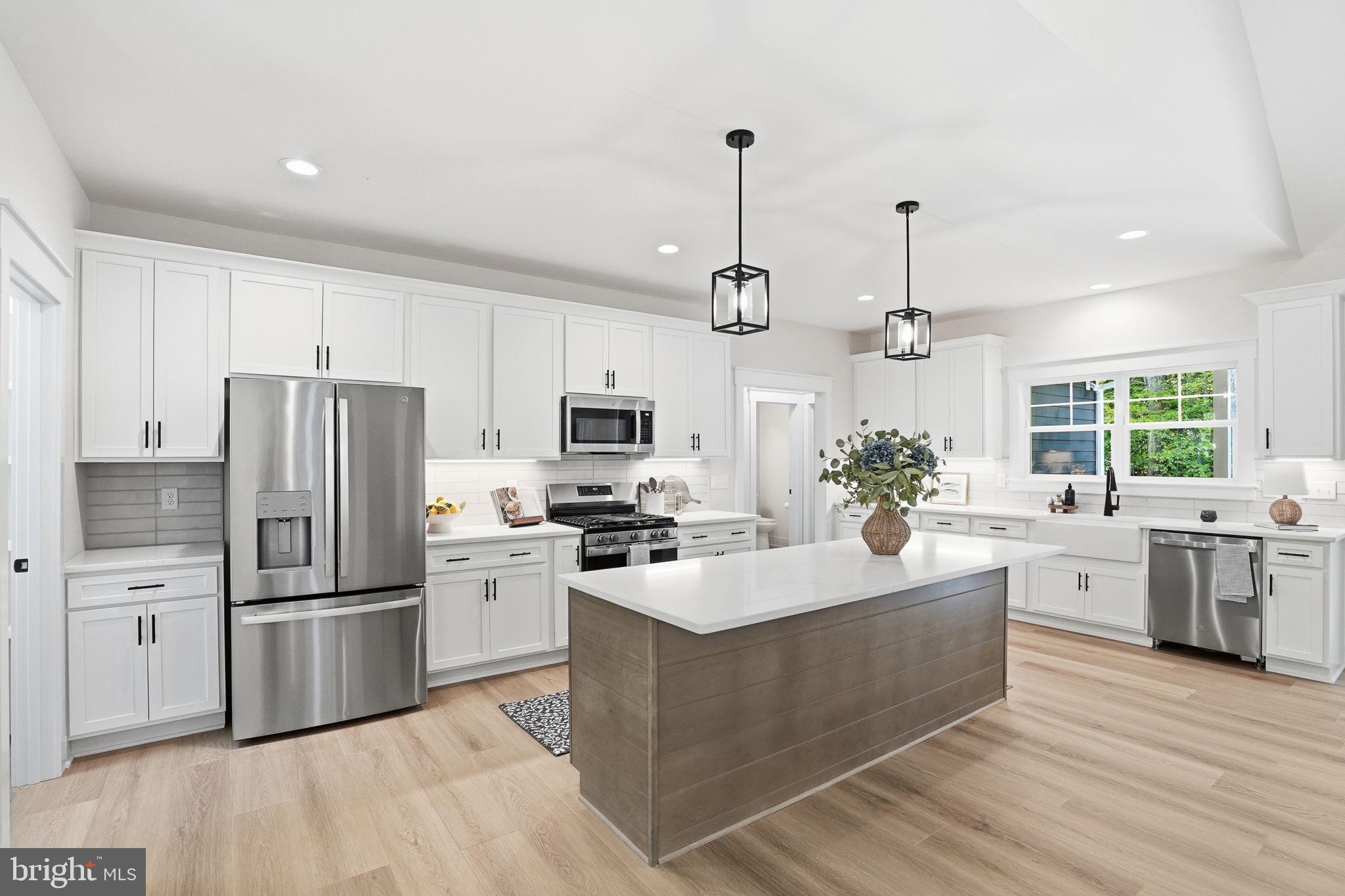 LIGHTHOUSE POINT - Residential