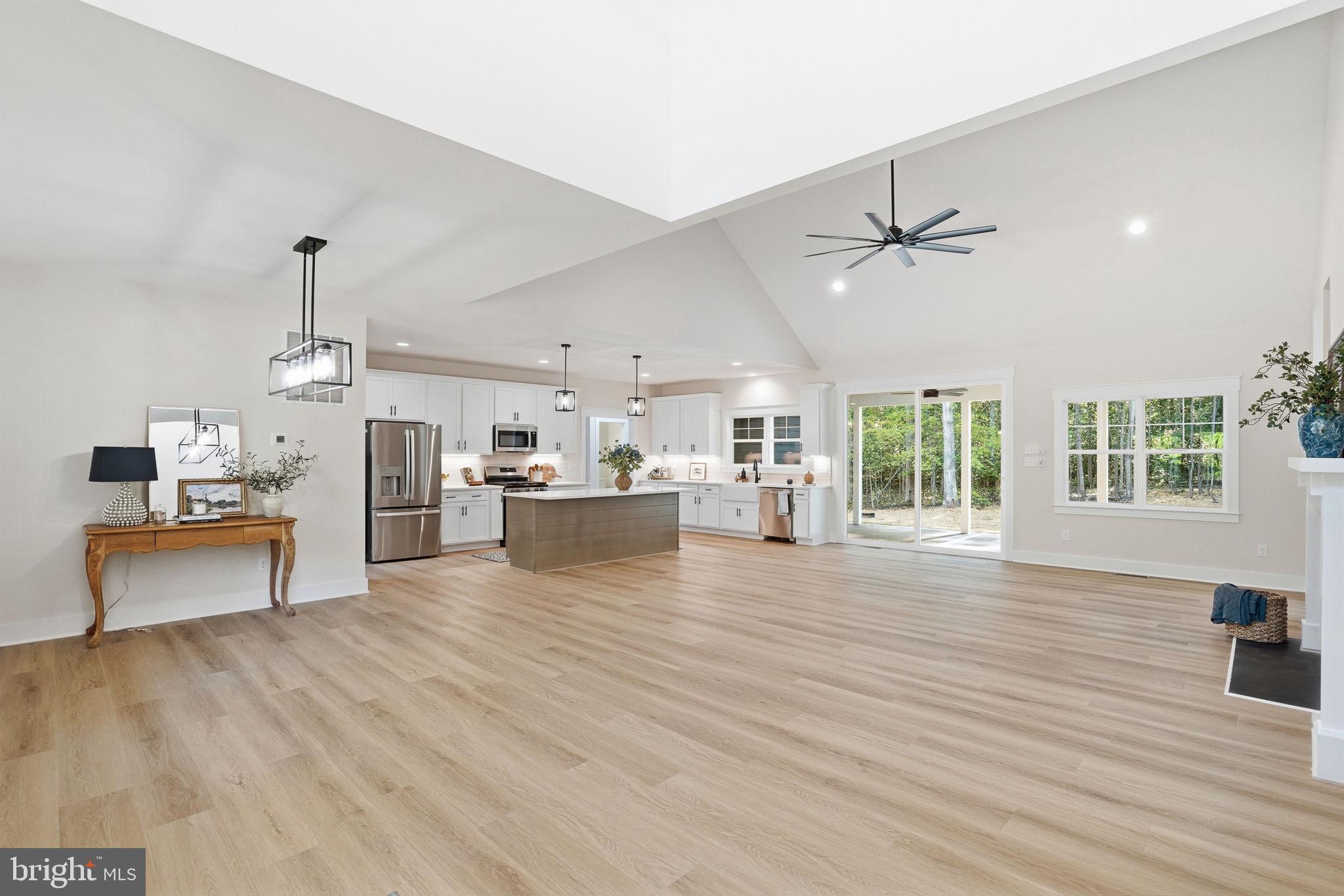 LIGHTHOUSE POINT - Residential