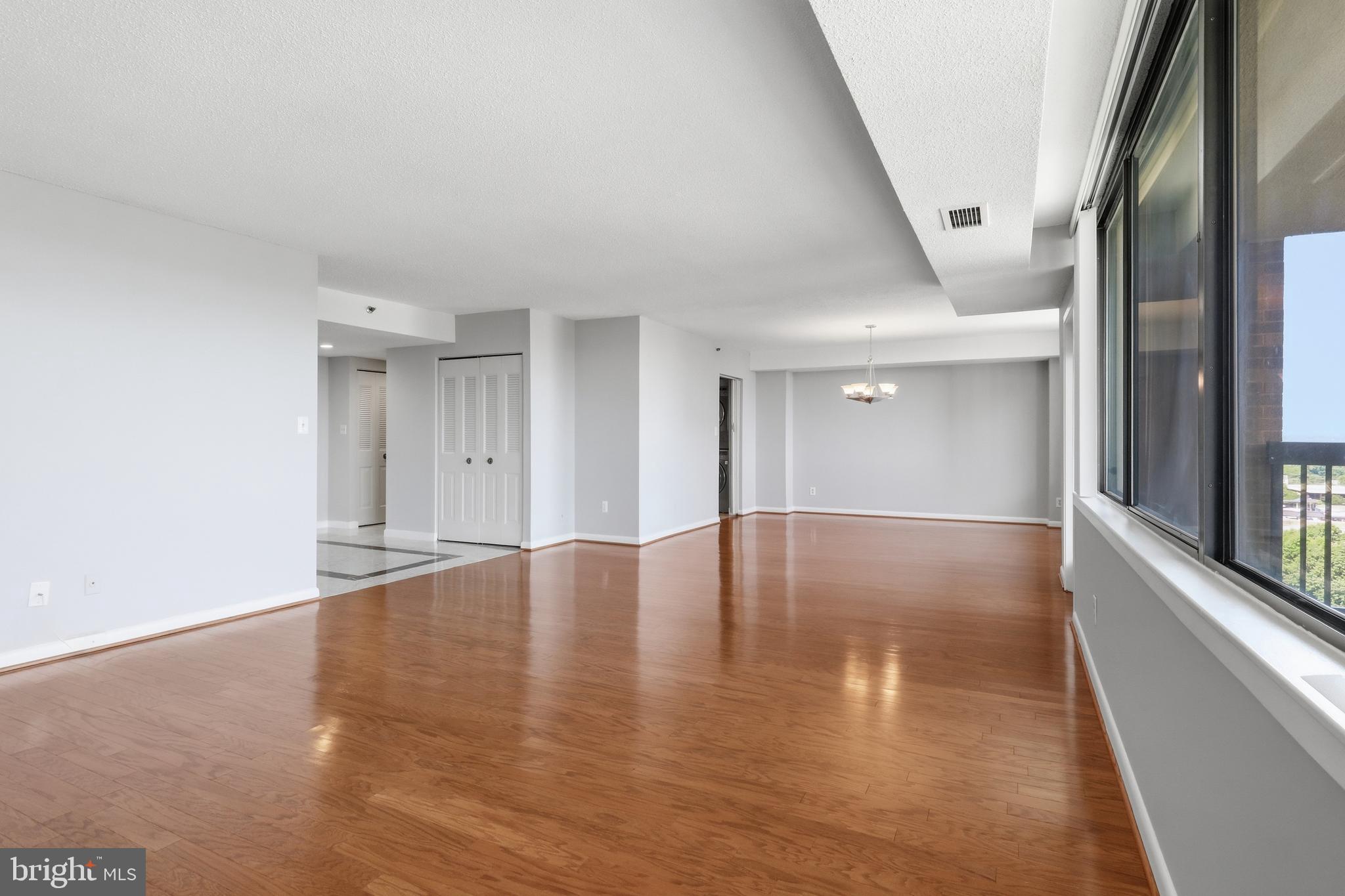 SKYLINE HOUSE - Residential