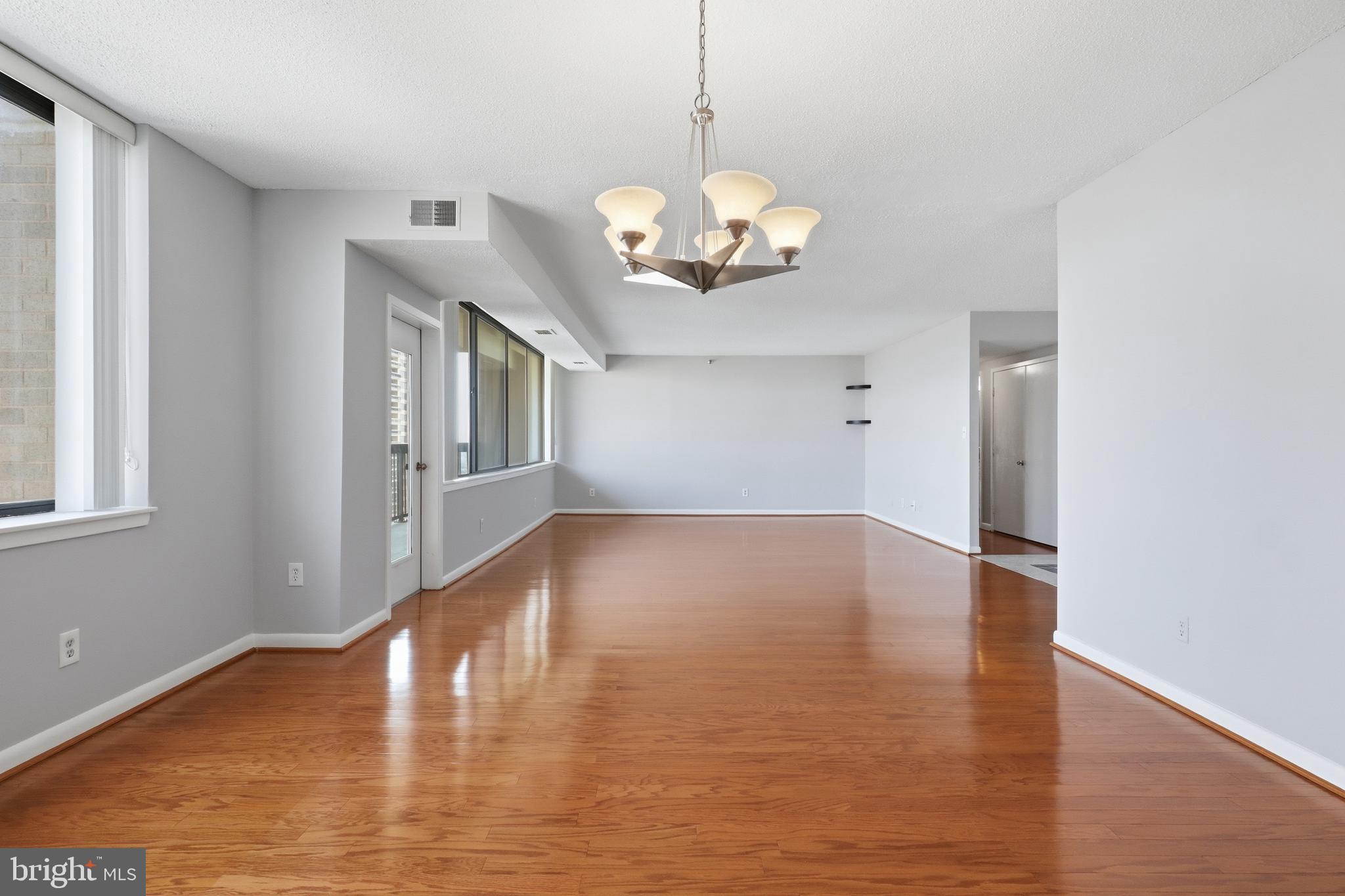 SKYLINE HOUSE - Residential
