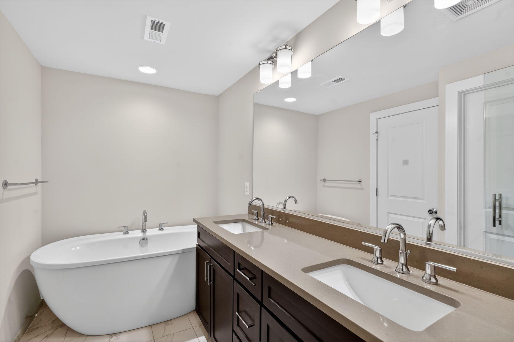 THE RETREAT AT WESTFIELDS - Residential