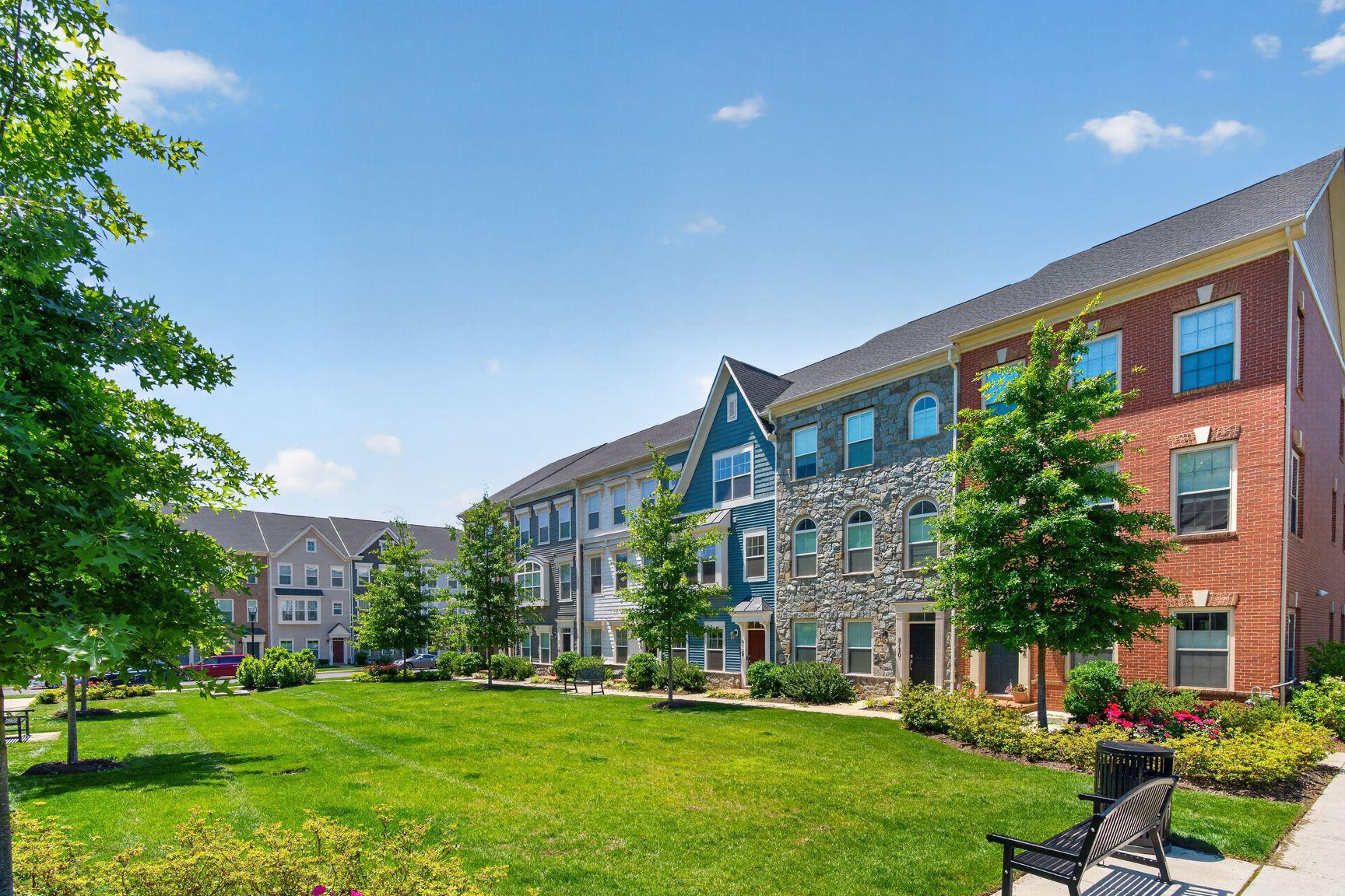 THE RETREAT AT WESTFIELDS - Residential