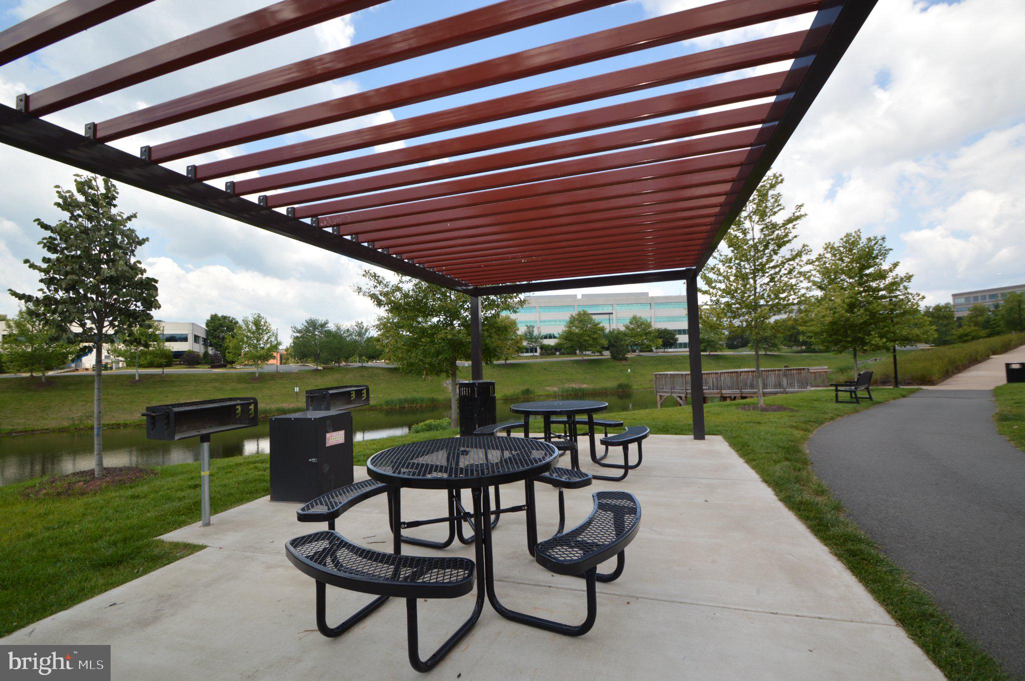 THE RETREAT AT WESTFIELDS - Residential