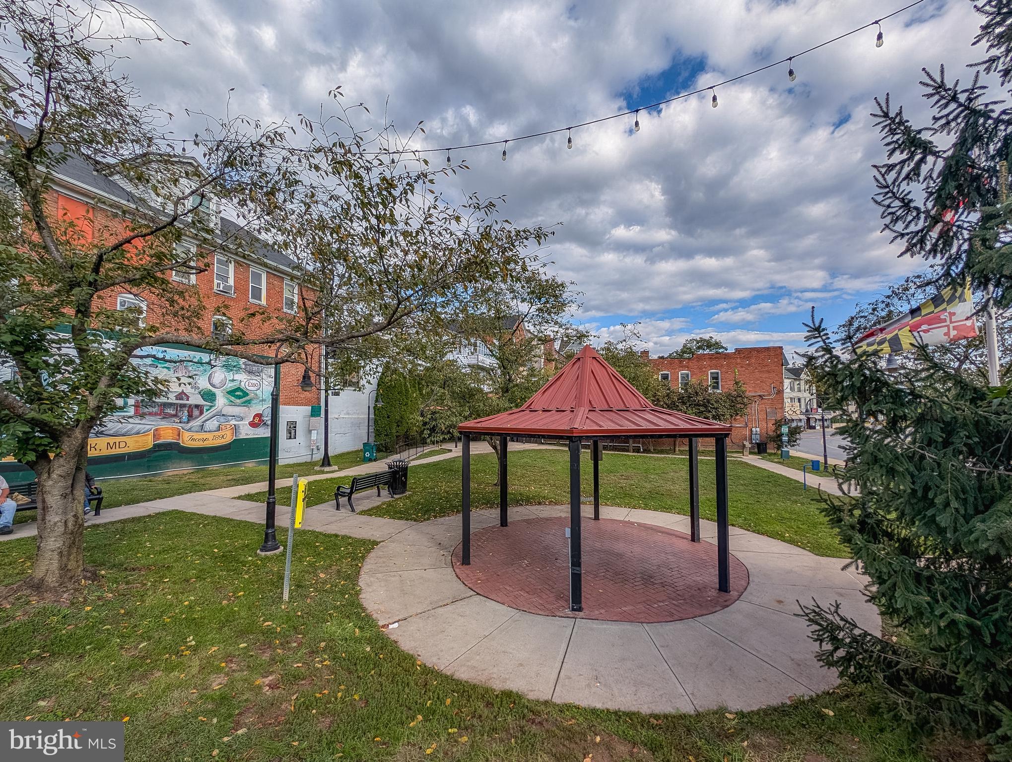DOWNTOWN BRUNSWICK - Land