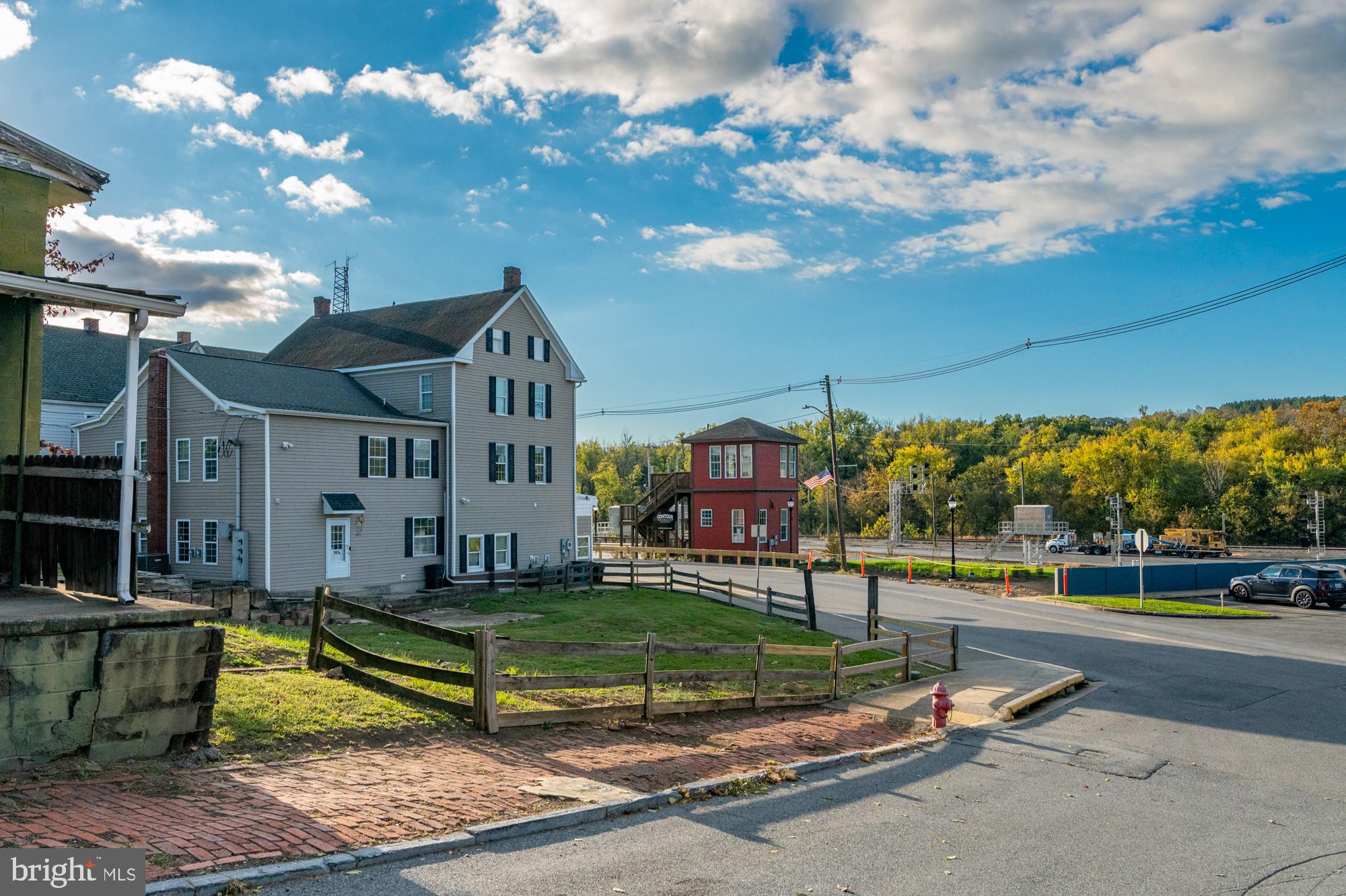 DOWNTOWN BRUNSWICK - Land