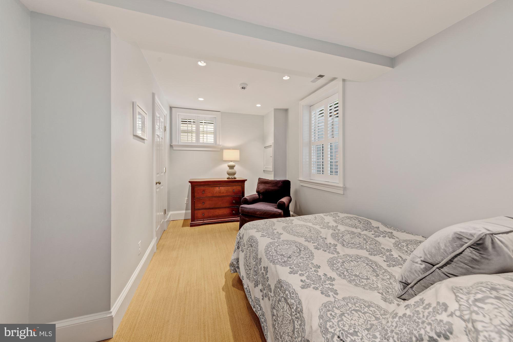 CHEVY CHASE - Residential