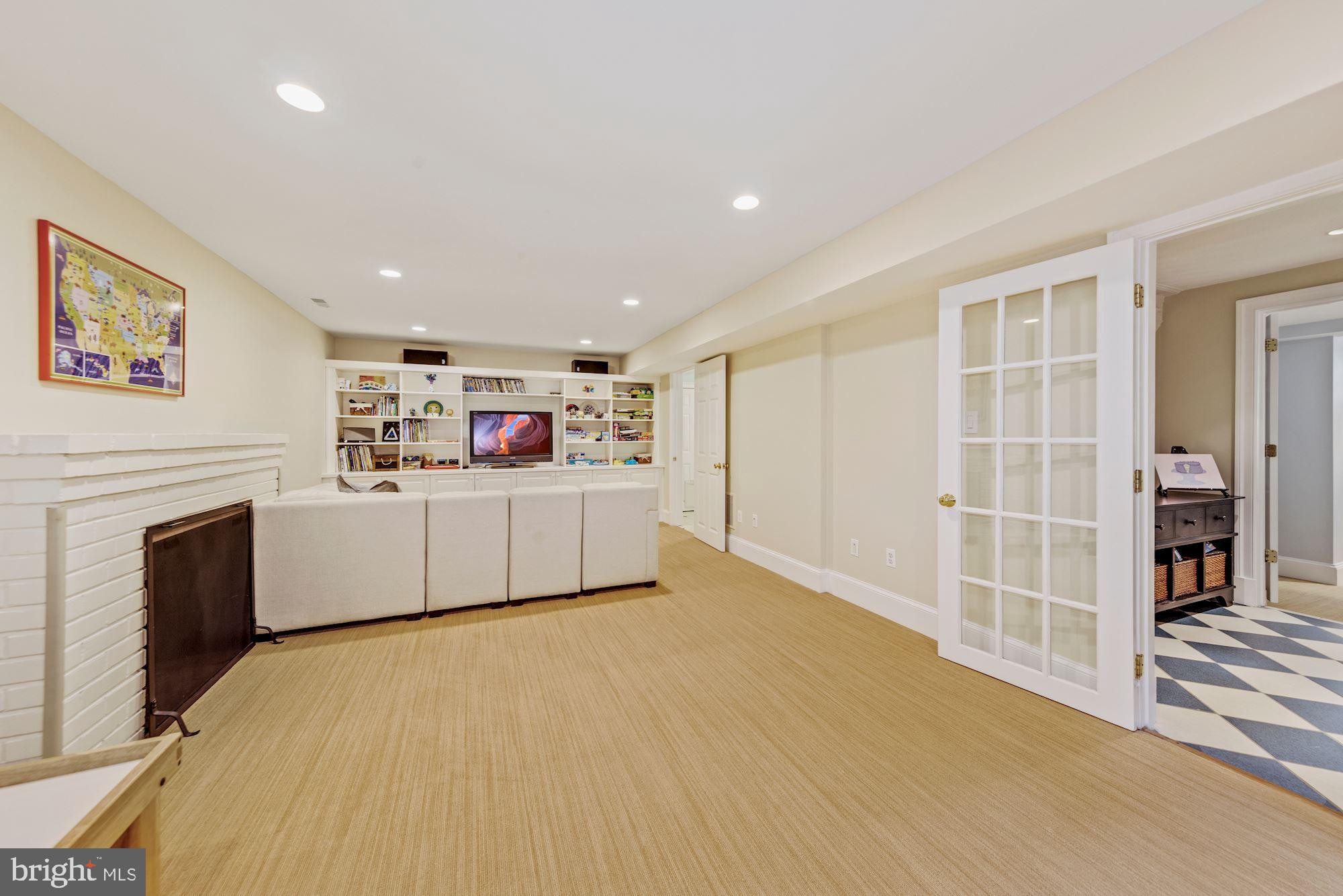 CHEVY CHASE - Residential