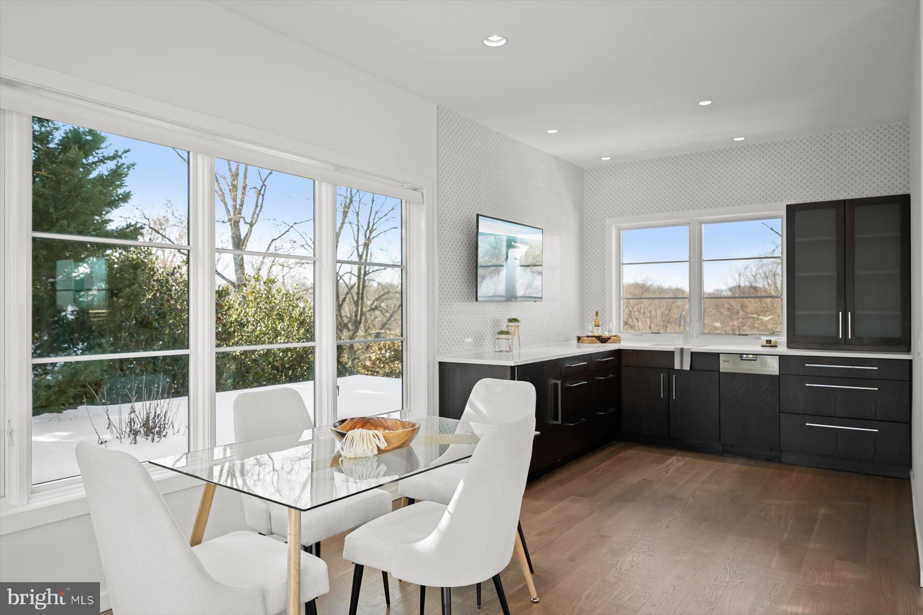 LORCOM GROVE - Residential