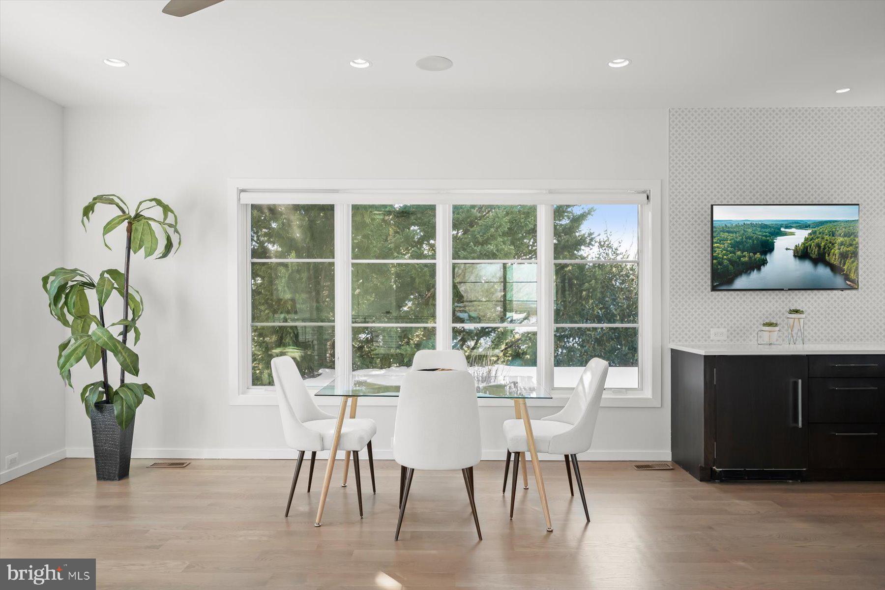LORCOM GROVE - Residential
