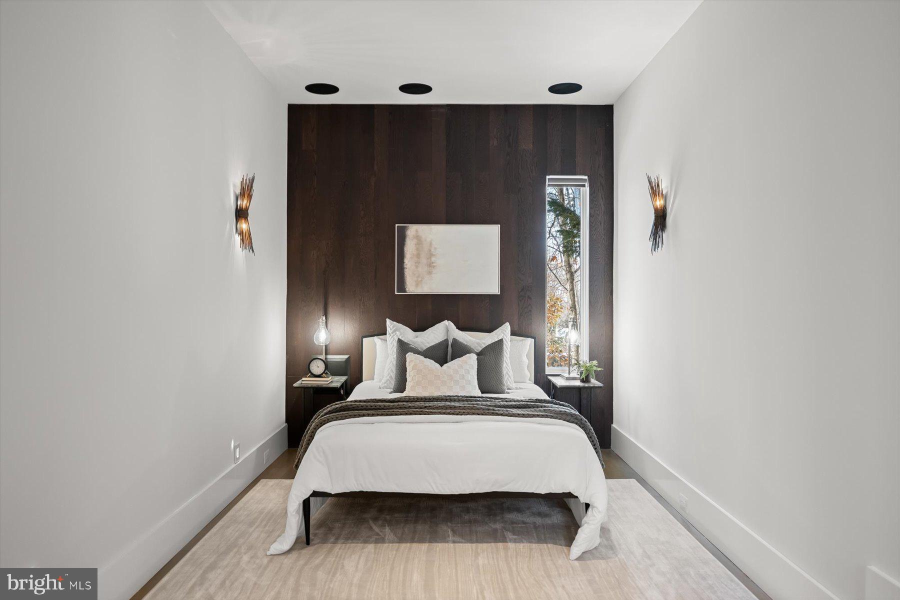 LORCOM GROVE - Residential