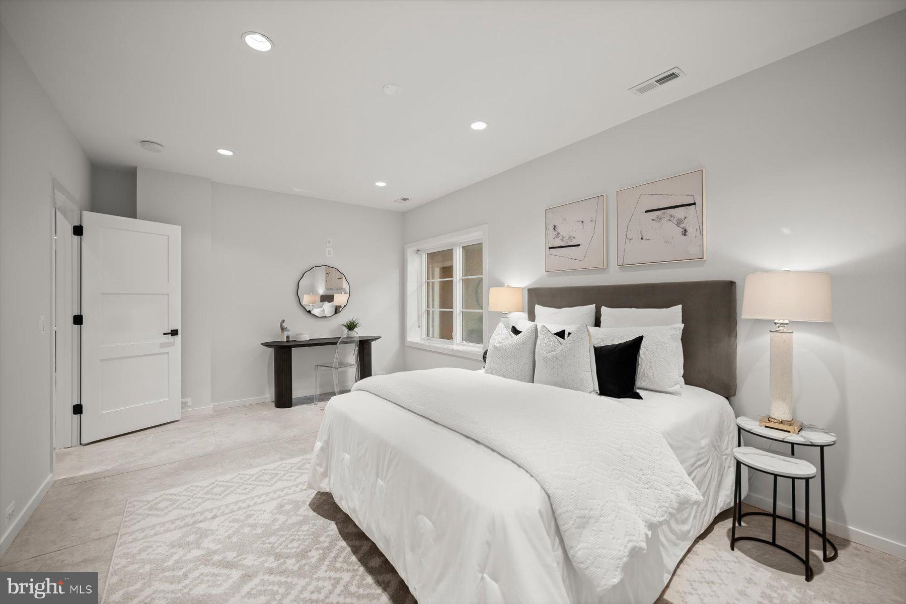 LORCOM GROVE - Residential