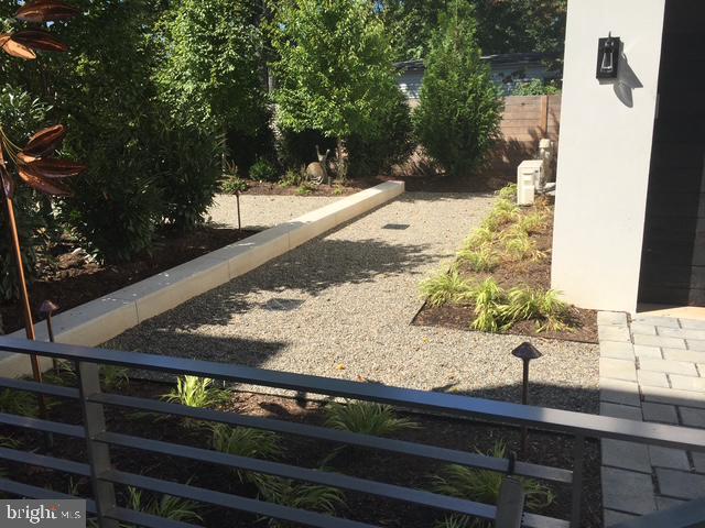 LORCOM GROVE - Residential