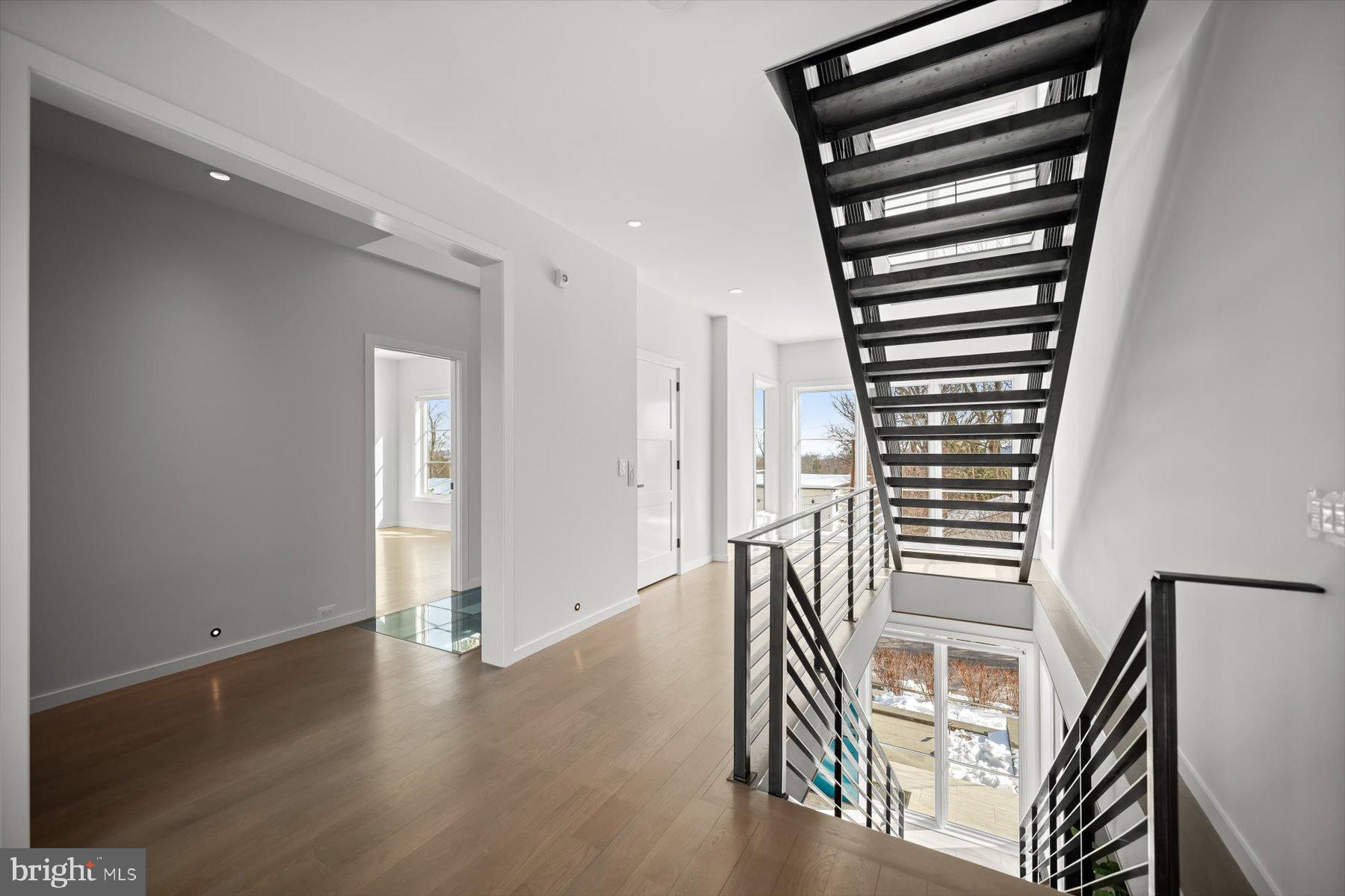 LORCOM GROVE - Residential