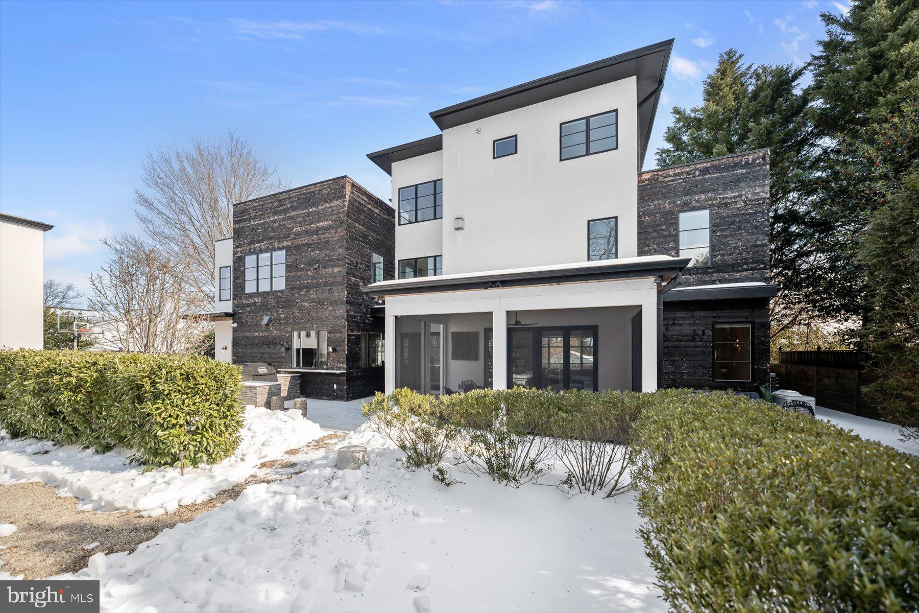 LORCOM GROVE - Residential