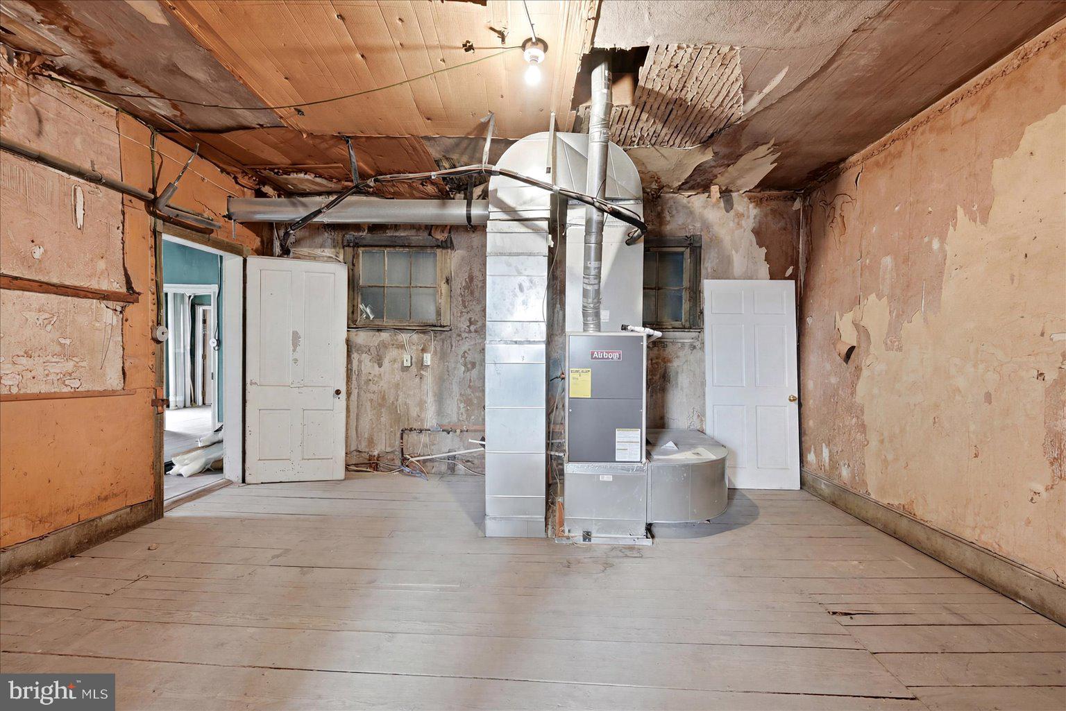 WINCHESTER - Commercial Sale