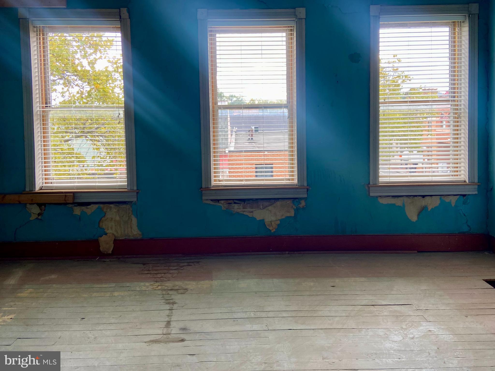 WINCHESTER - Commercial Sale