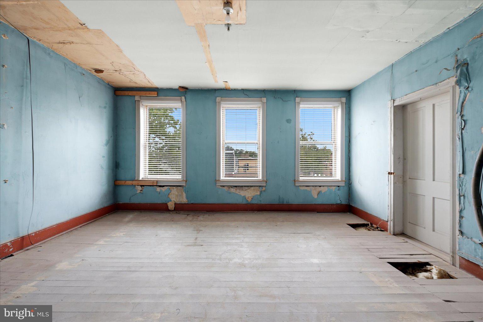 WINCHESTER - Commercial Sale
