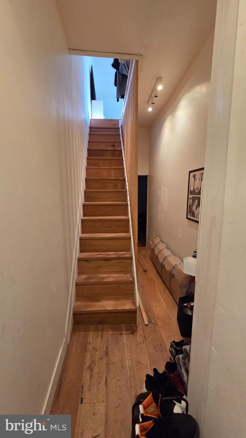 EAST KENSINGTON - Residential Income
