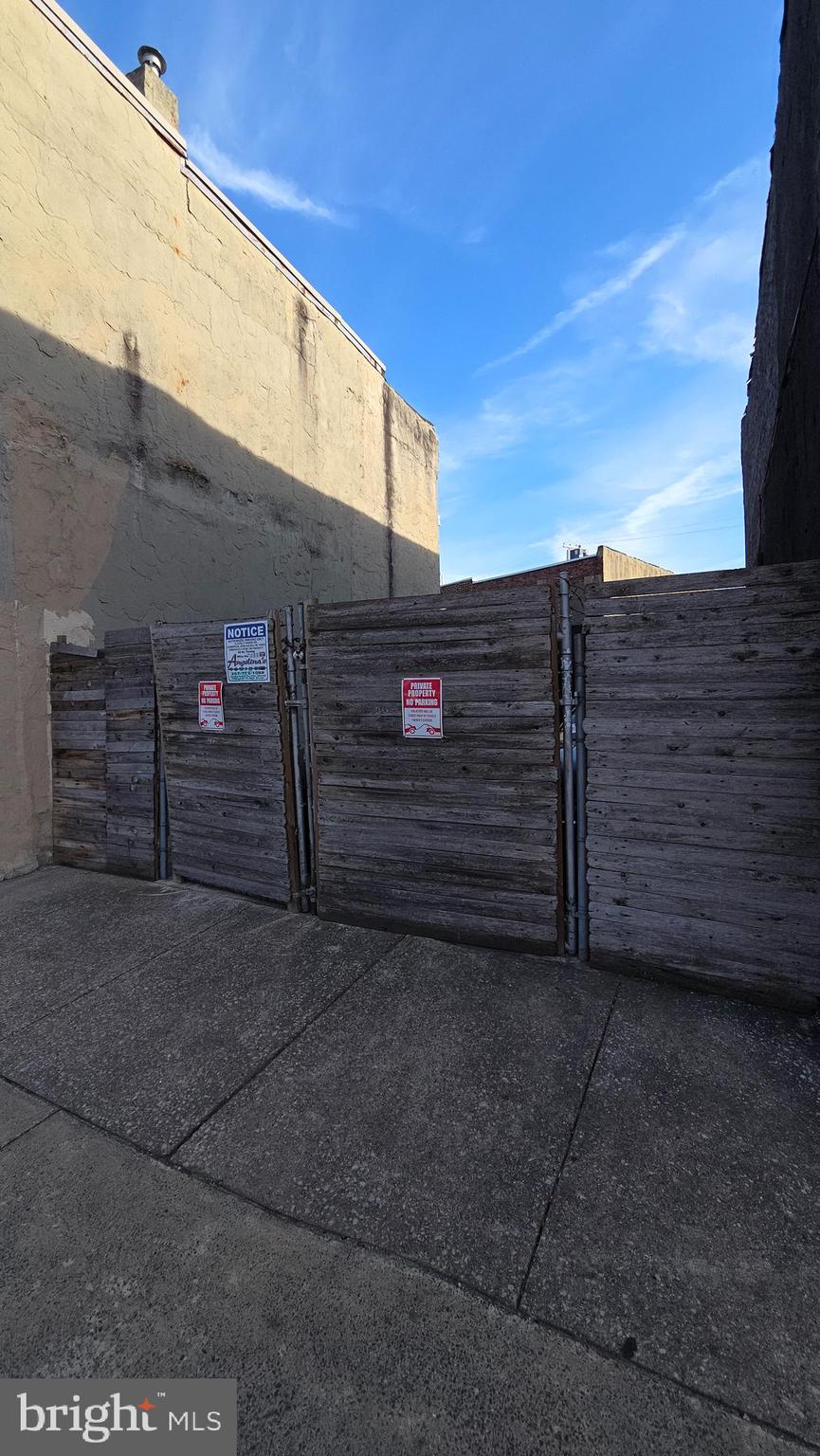 EAST KENSINGTON - Residential Income