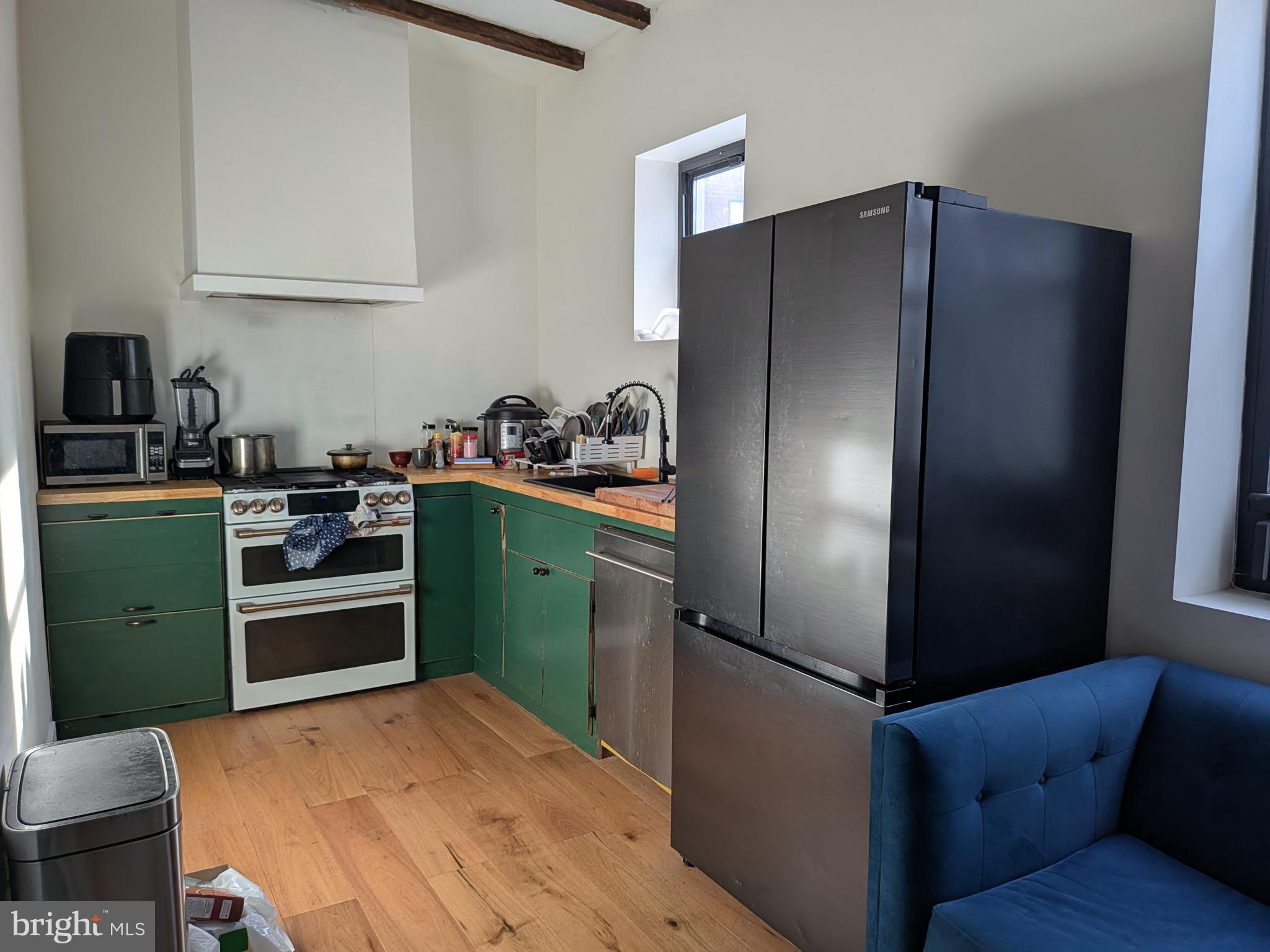 EAST KENSINGTON - Residential Income