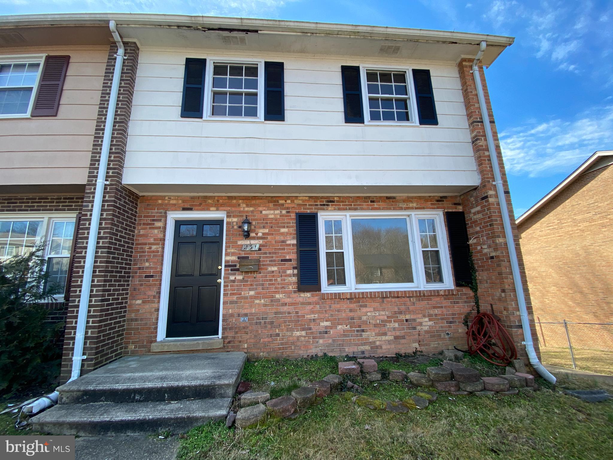 SPRING VALLEY - Residential Lease