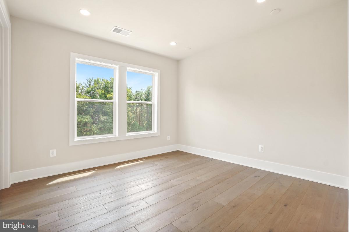 DARNESTOWN OUTSIDE - Residential