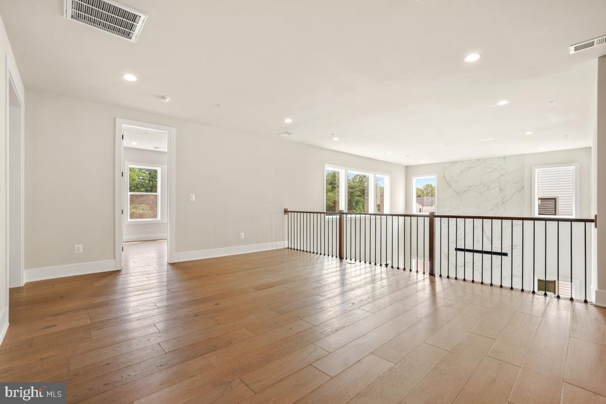 DARNESTOWN OUTSIDE - Residential