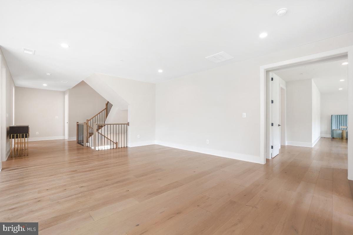 DARNESTOWN OUTSIDE - Residential