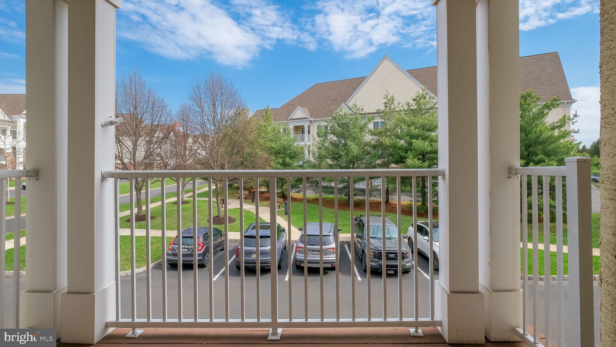 MERIDIAN VALLEY SQ - Residential